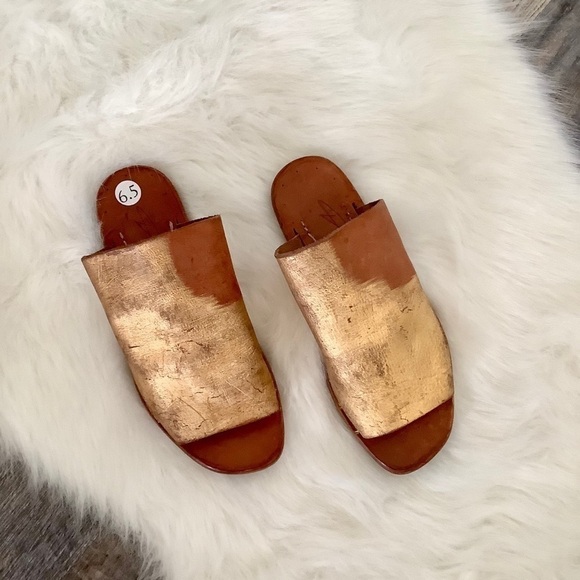 HANDMADE Italian leather distressed gold sandal - Picture 7 of 7